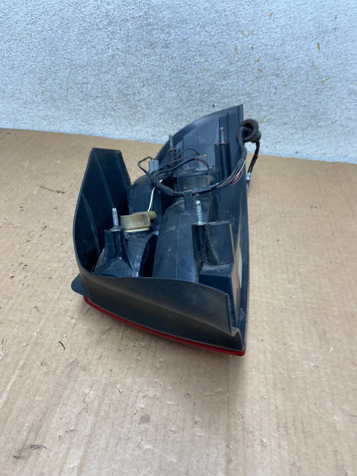 2004 2005 Mercury Sable Left Driver Side Tail Light AI8962 LK6