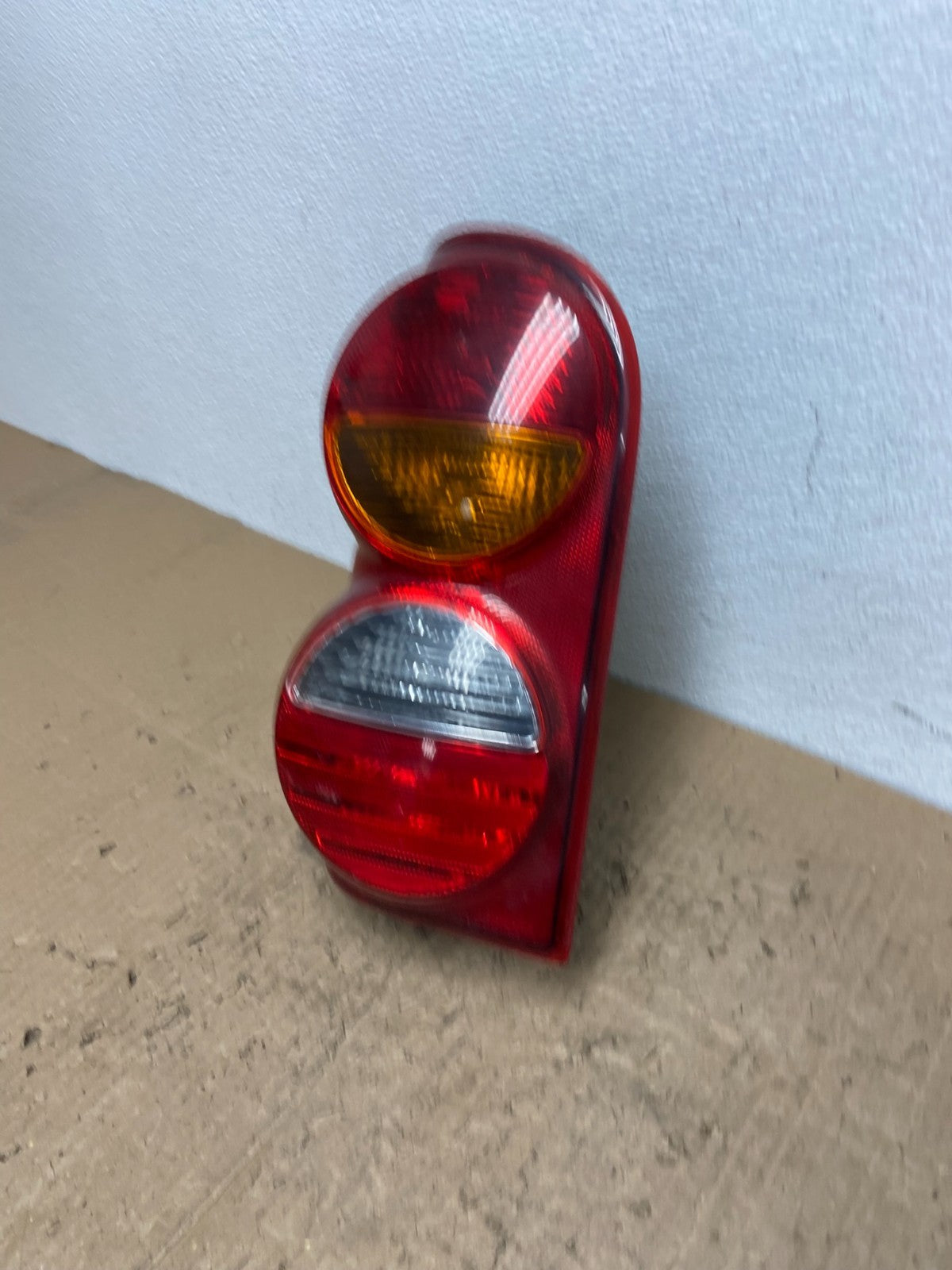 2002 2003 2004 Jeep Liberty Left Driver LH Side Tail Light AB9871 DW1