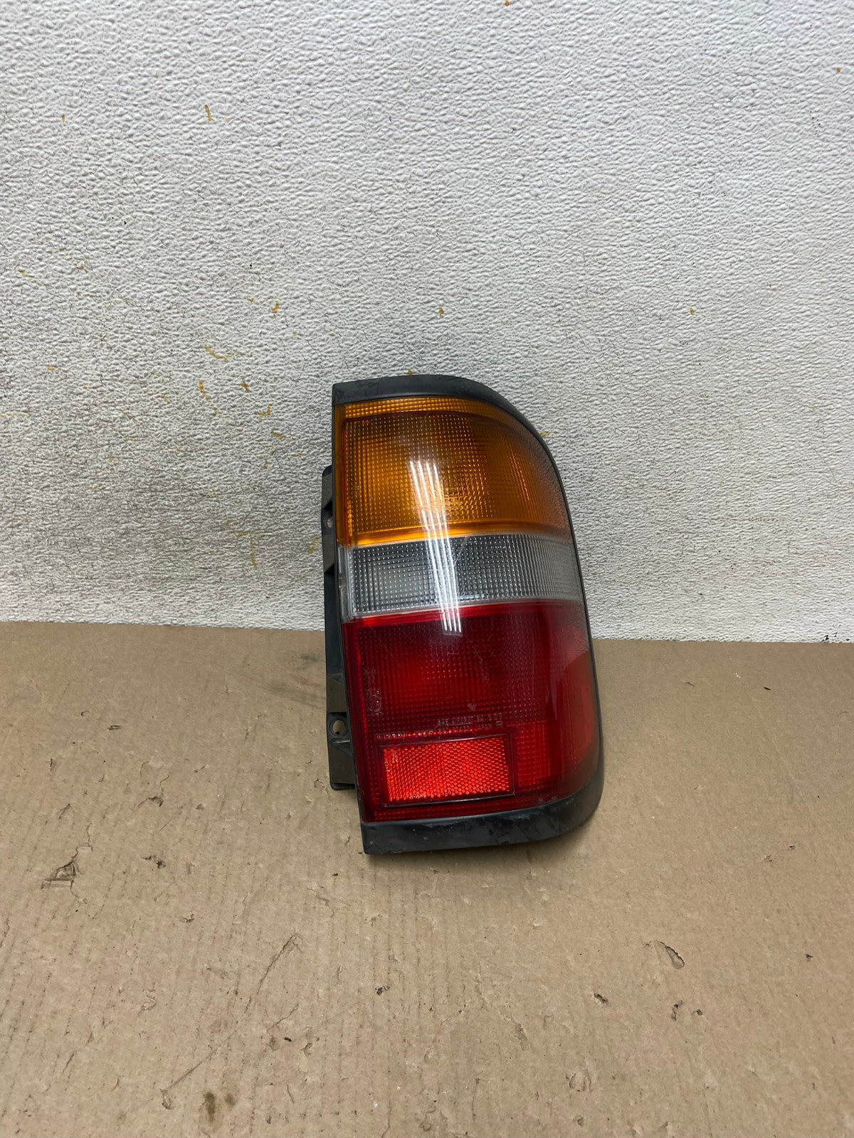 1996 - 1998 Nissan Pathfinder Right Passenger RH Side Tail light AH6864 LK0