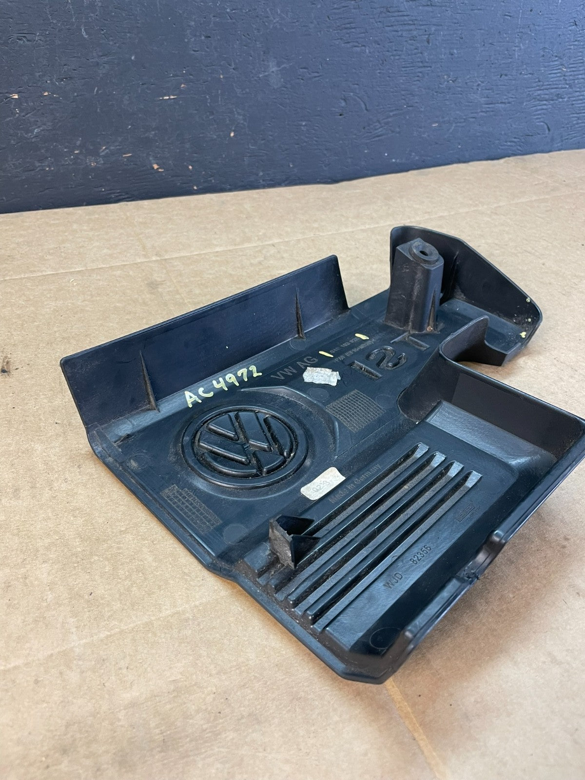Volkswagen 1.4T EA211 Engine Cover Bonnet 04e103925 AC4972 DG4