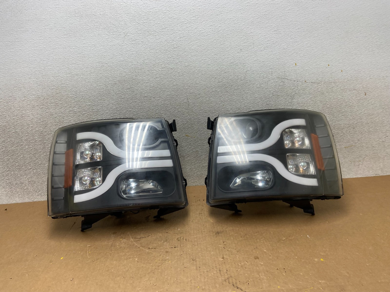 2007 to 2014 Chevrolet Silverado Left+Right Side Headlights Z7065 DG0
