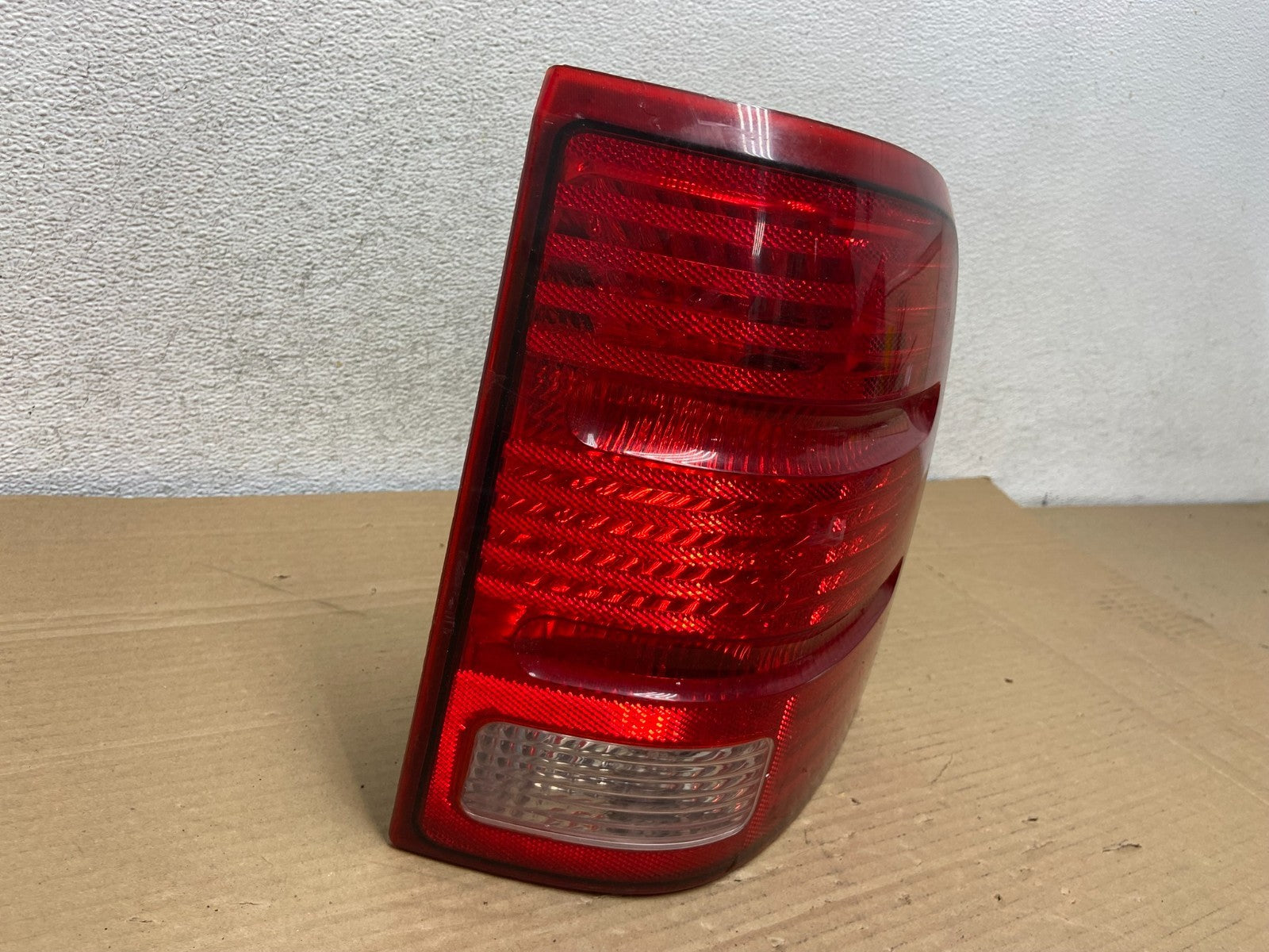 2002 to 2005 Ford Explorer Right Passenger Rh Side Tail light AG8907 DW1