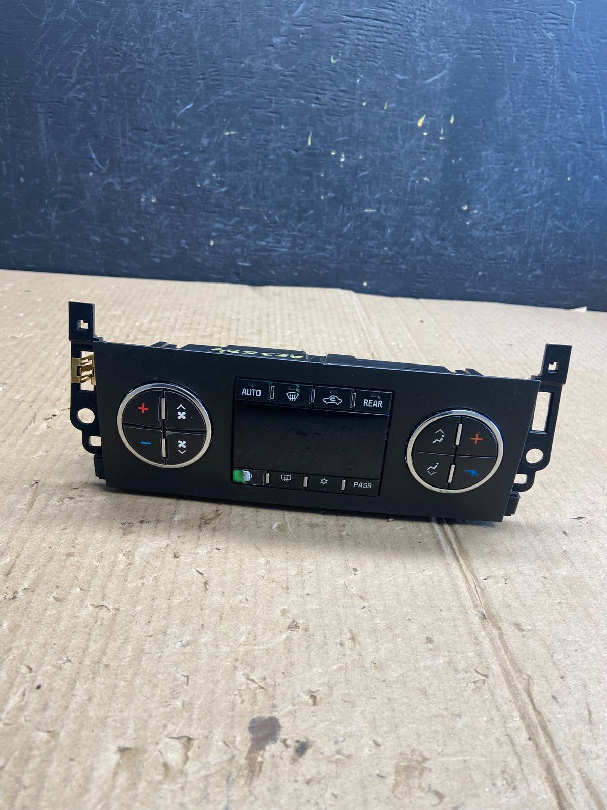 2007-2011 GMC Yukon Tahoe Automatic Climate Temperature Temp Control AE3884 DG0