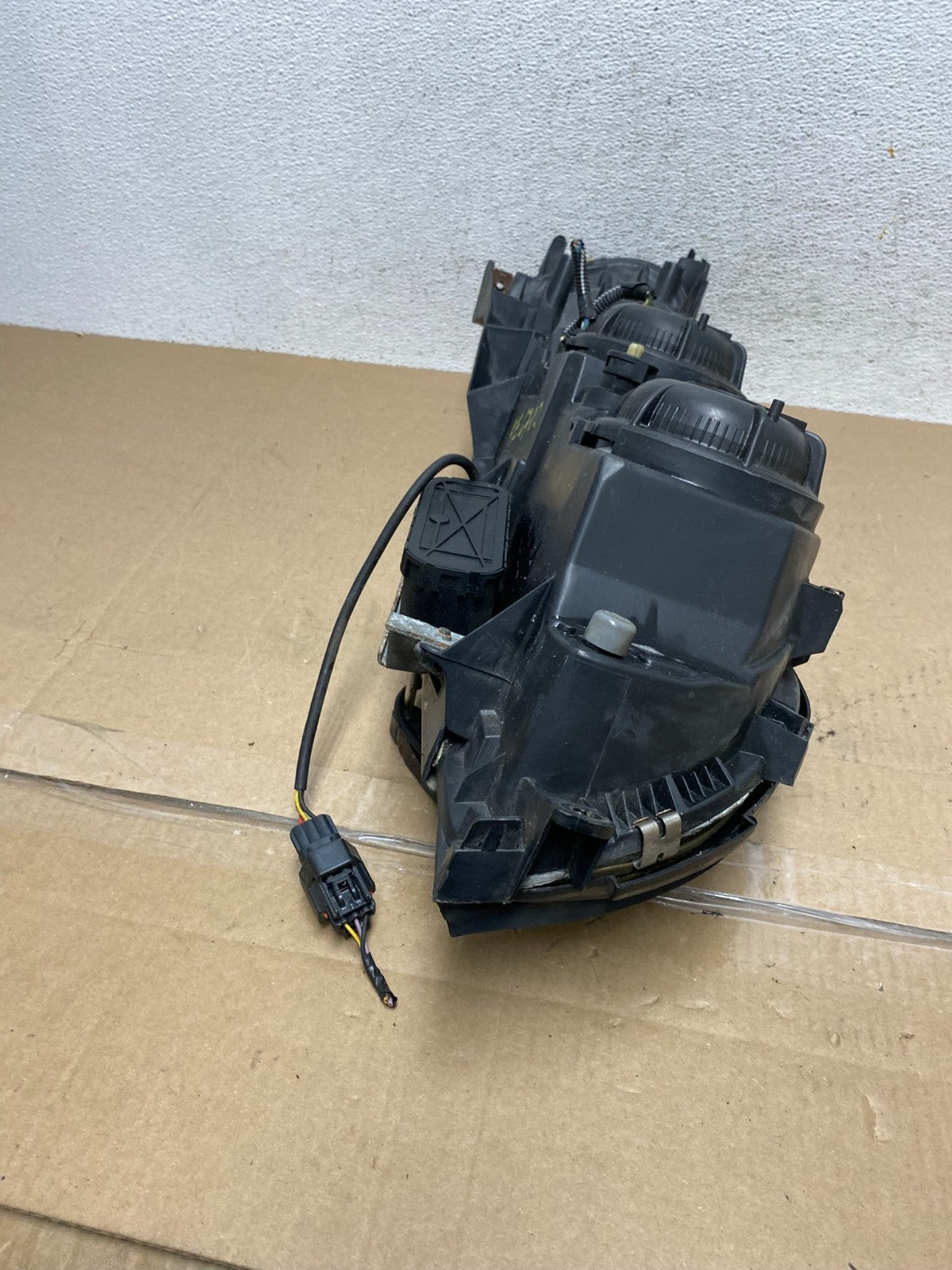 2001 to 2004 Volvo S60 Left Driver LH Headlight Halogen AE6702 DW5