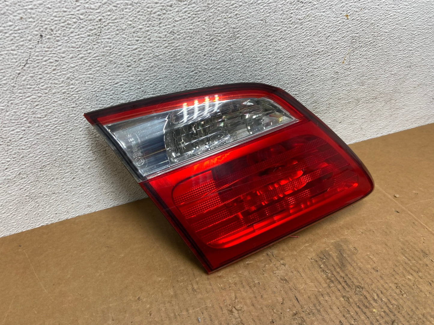 2000-2001 Infiniti i30 Left Driver Lh Side Tail Light Inner AE1555 LK2