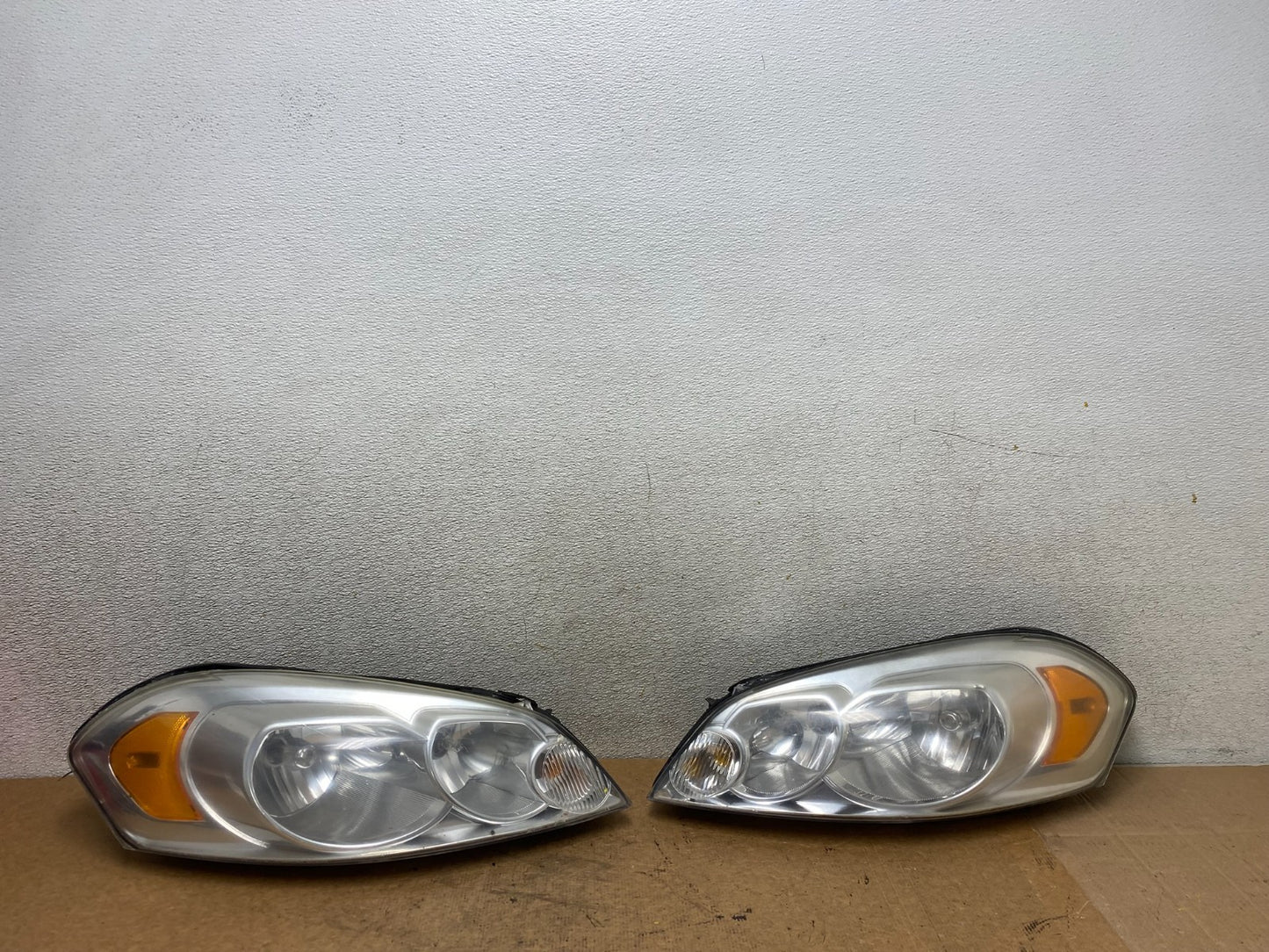 2006 - 2013 Chevrolet Impala Left+Right Set Headlights Halogen S7001 DW0