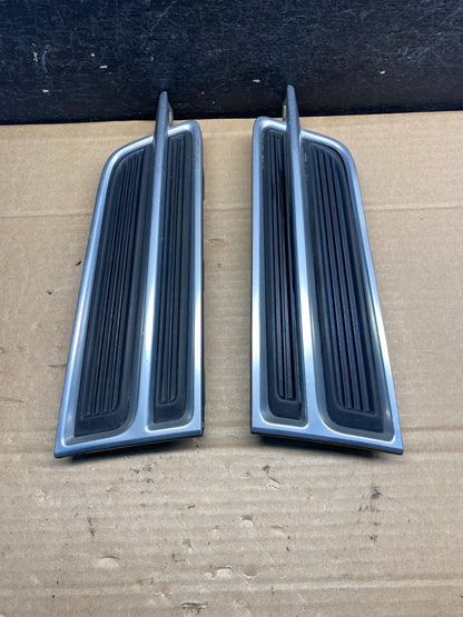 2013 to 2017 Cadillac XTS Front Left+Right Fog Light Cover Trim AE8194 DG1