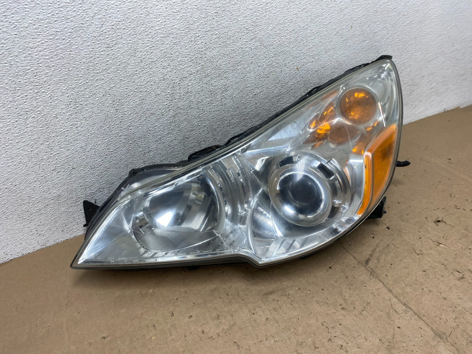 2010 2011 2012 Subaru Legacy Outback Left Driver Halogen Headlight AG5652 DW2