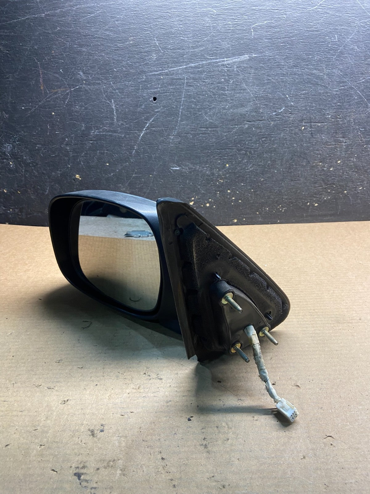 2001 to 2006 Toyota Sequoia Left Driver View Door Mirror OEM Z9209 MS4