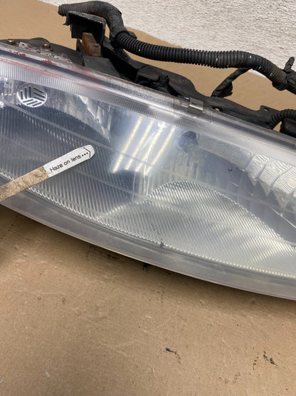1995 to 1999 Oldsmobile Aurora Right Passenger RH Side Headlight AF4415 DW3