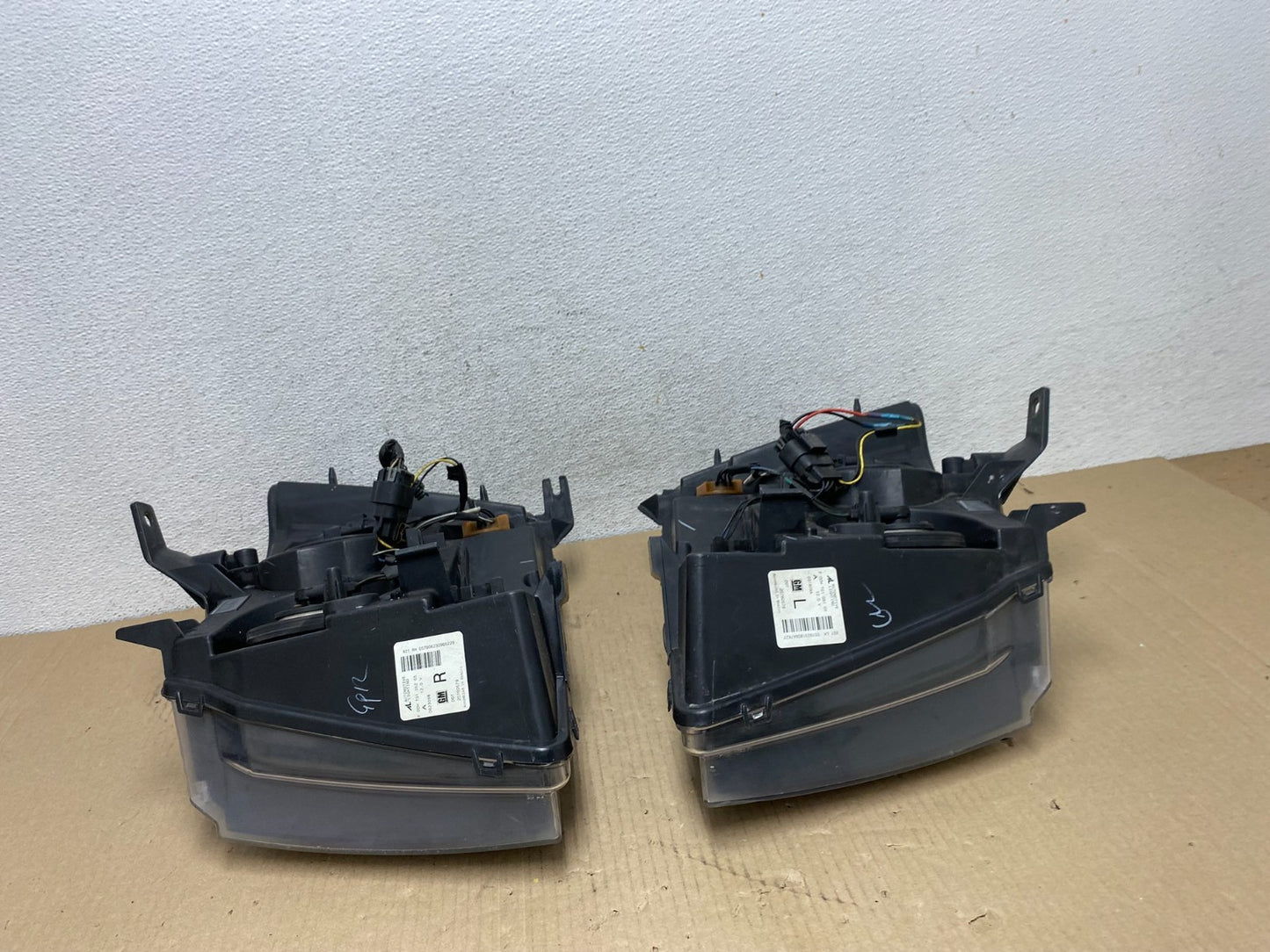 2007 to 2013 Chevrolet Suburban Tahoe Left+Right Set Headlights AE9509 DW11