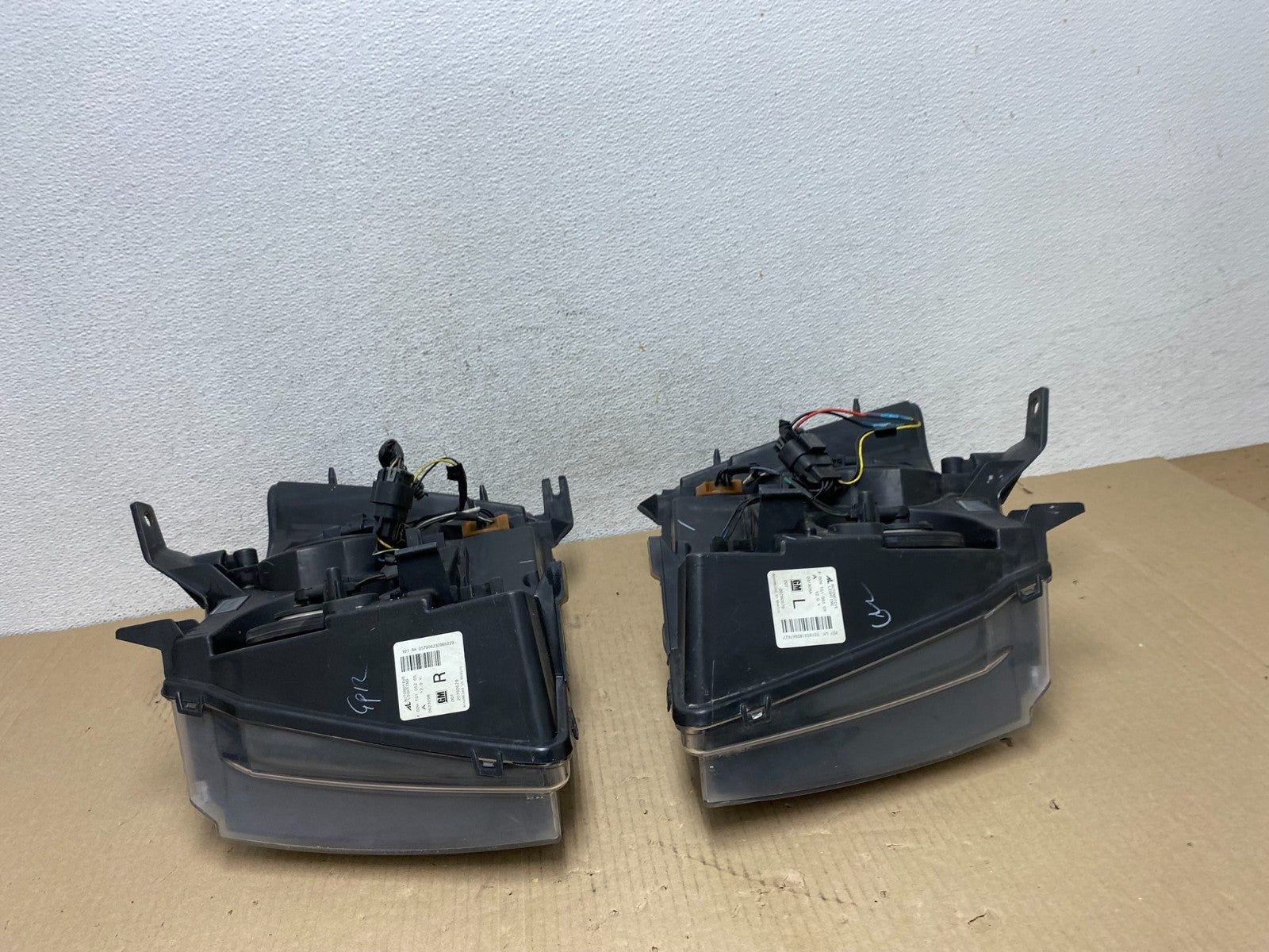 2007 to 2013 Chevrolet Suburban Tahoe Left+Right Set Headlights AE9509 DW11
