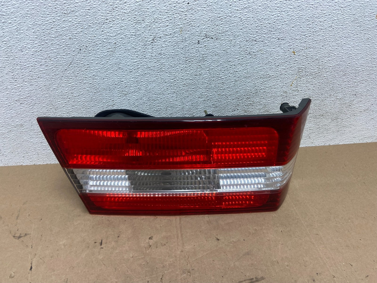 2000 2001 Lexus ES300 Inner Left Driver LH Side Tail Light AE5988 DW0