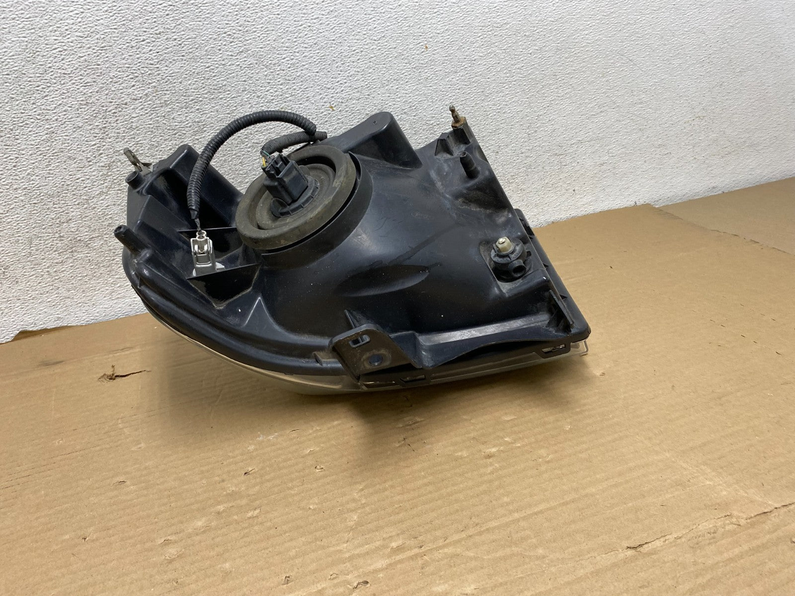 2007 to 2014 Ford Expedition Right Passenger RH side Headlight Halogen AG8117 DW7