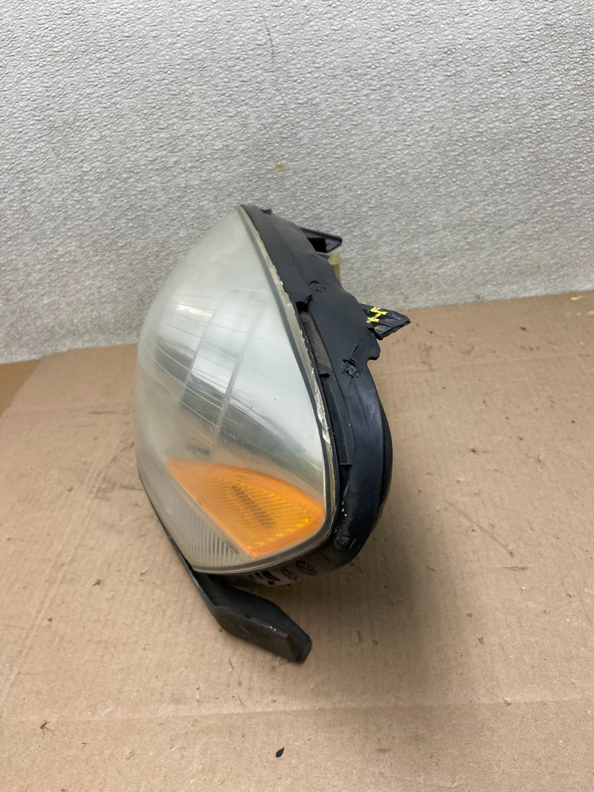 2006 to 2008 Buick Lucerne Left Driver LH Side Halogen Headlight AA0421 DW2