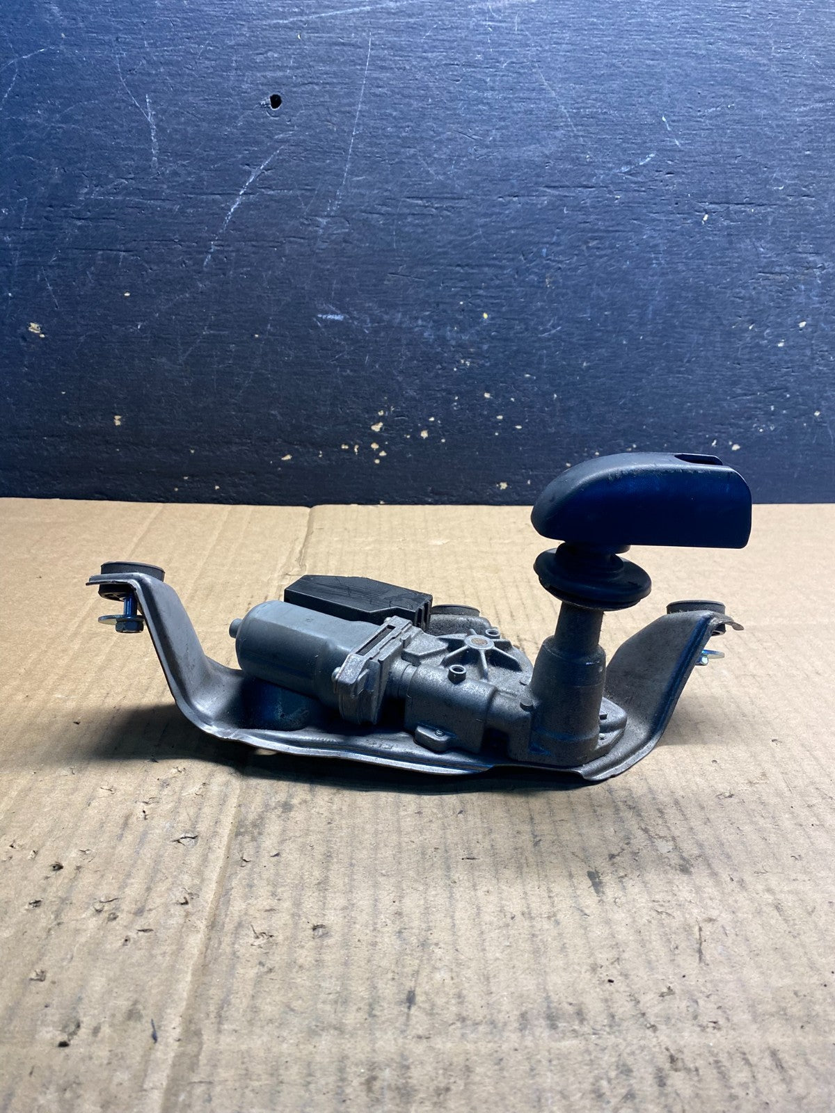 2012 to 2017 Toyota Prius V Rear Wiper Windshield Motor aa7774 DG2