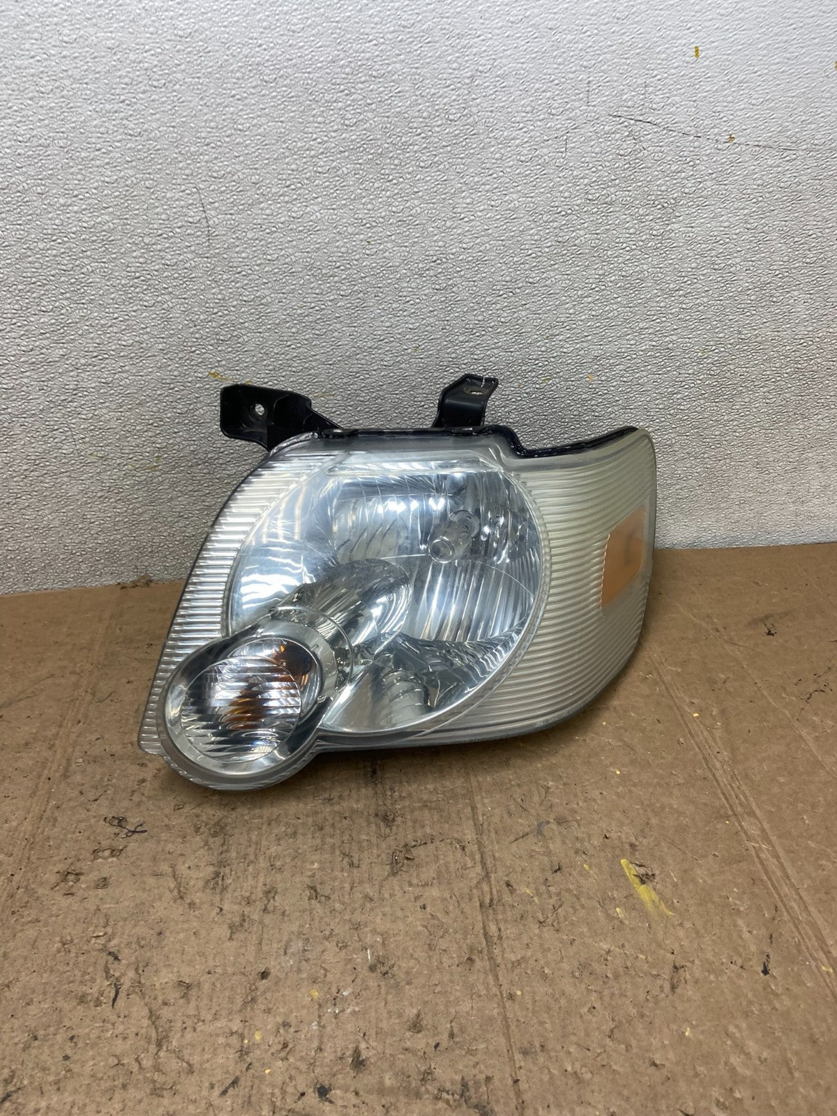 2006 2007 2008 2009 2010 Ford Explorer Left Driver LH Side Headlight AA43280