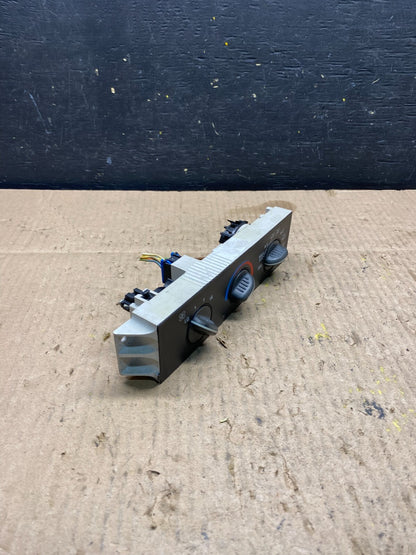 2001 - 2007 GMC Chevrolet Express 1500 Climate Control A/C M8287 DG1