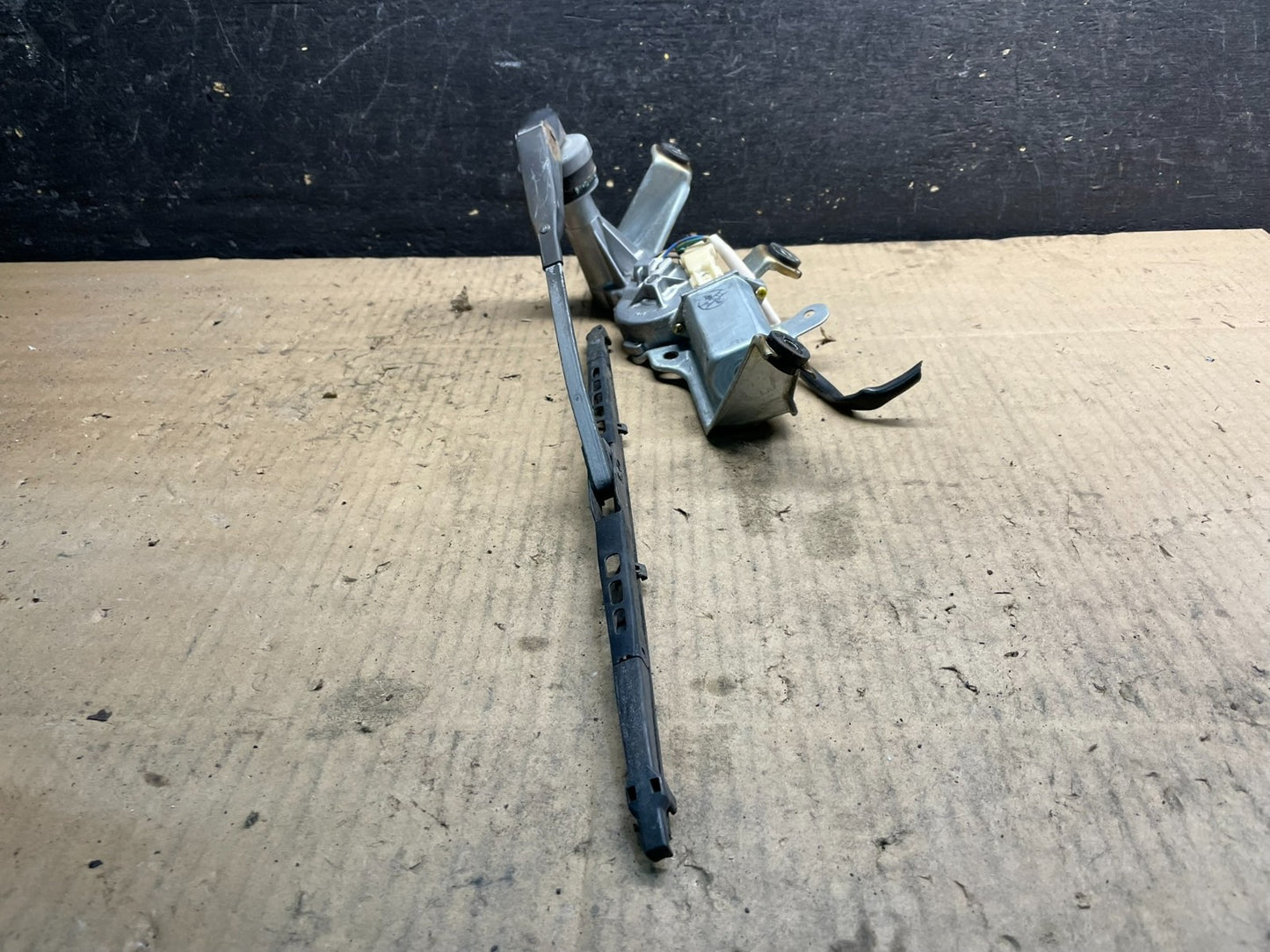 2003 to 2005 Subaru Forester Rear Wiper Motor 86510SA070 W7214 PS1