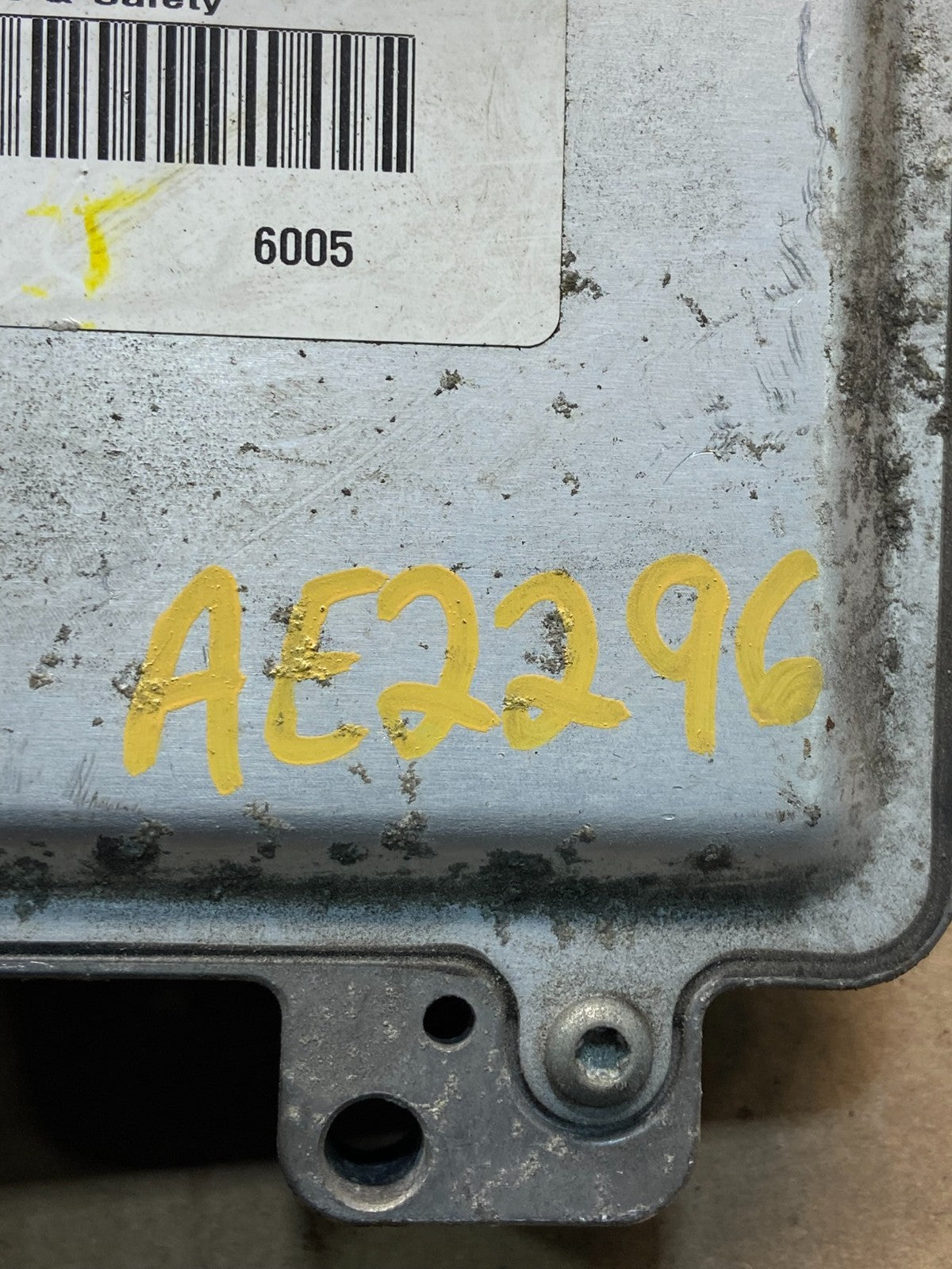 2007 to 2011 Chevrolet Cobalt HHR Ecu Engine Control Module Unit Ecm AE2296 DW3
