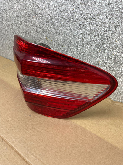 2006-2008 Mercedes ML 350 ML-Class Right Passenger Rh Tail Light OEM AB2571 DW2