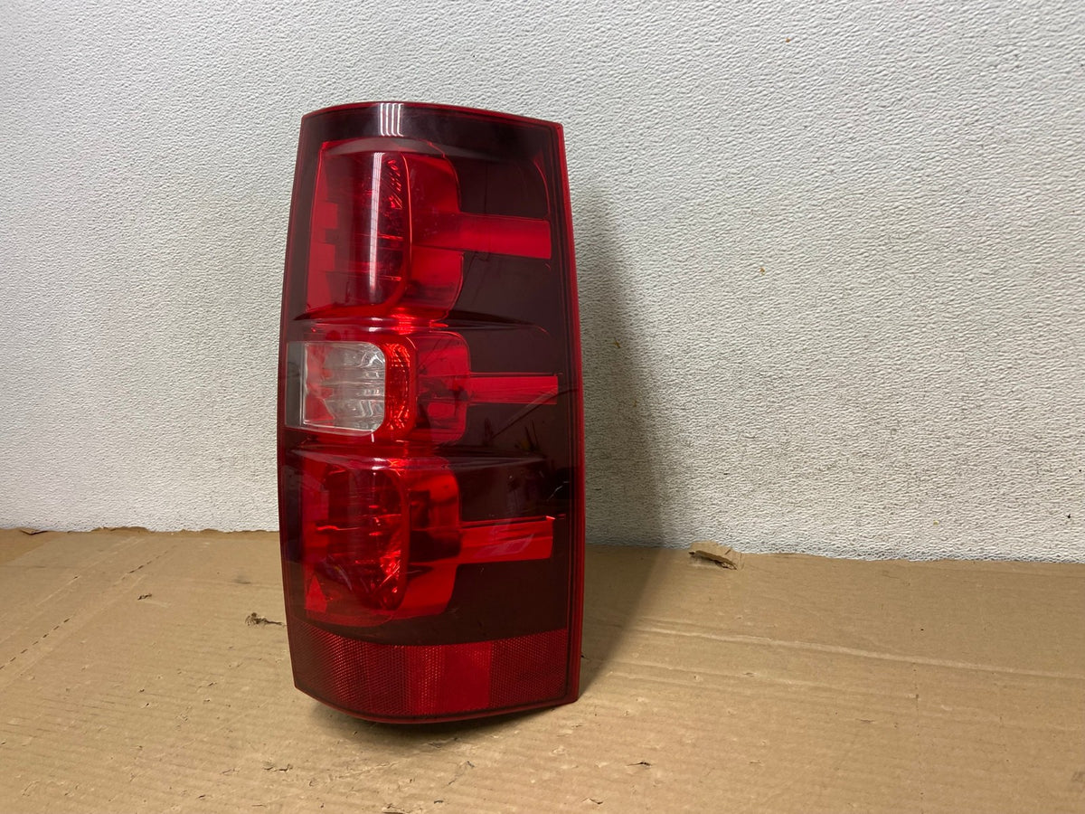 2008-2014 Chevrolet Tahoe Suburban Right Passenger Rh Tail Light AG8219 LK2