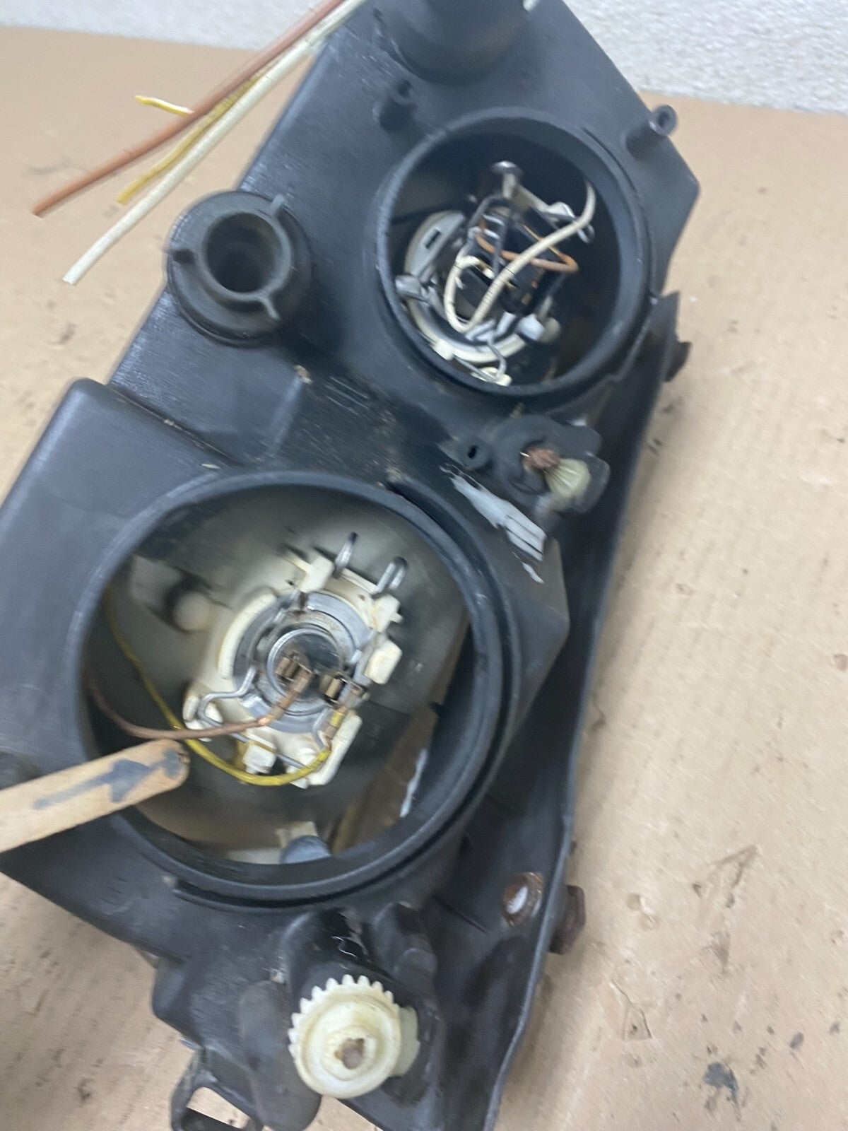 1998 to 2001 Volkswagen Passat Right Side Headlight OEM M9318 DW6