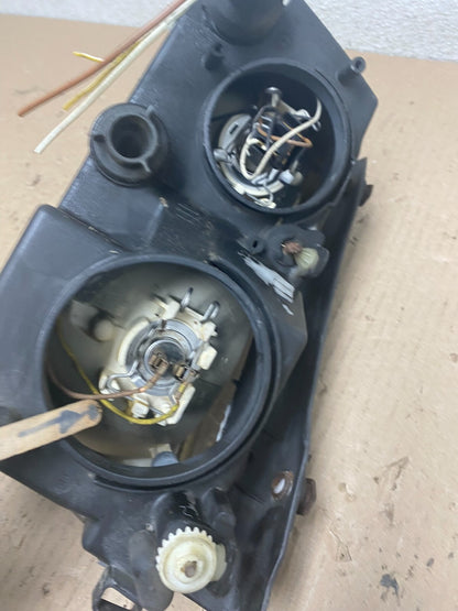 1998 to 2001 Volkswagen Passat Right Side Headlight OEM M9318 DW6