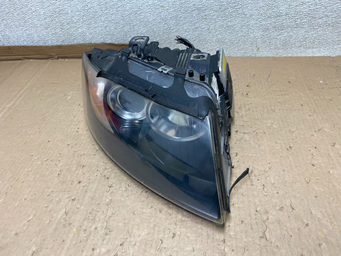 Xenon 2003 to 2006 Audi A4 Convertible Right Passenger RH Headlight U8774 DW1