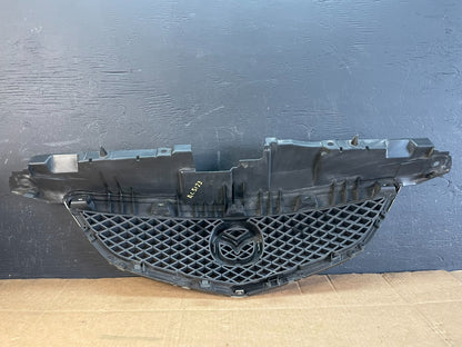 2002 2003 Mazda MPV Front Upper Grille Grill AC5123 DG3