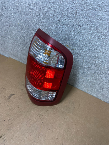 1999 to 2004 Nissan Pathfinder Right Passenger Rh Side Tail light Oem Z6971 DW1