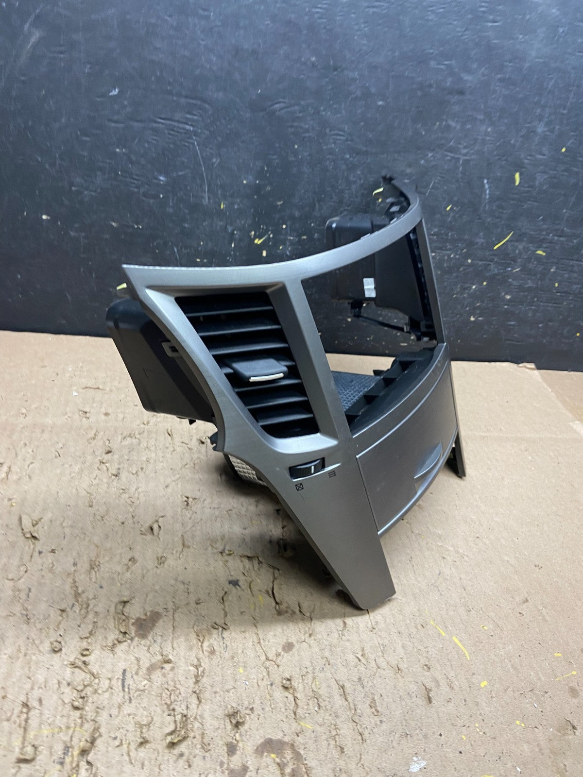 2010 - 2014 Subaru Outback Radio Console Dashboard Center Panel Trim T8302 DG2