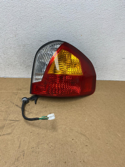 2001 2002 2003 2004 Hyundai Santa Fe Right Passenger Side Tail Light AD6234 DW0