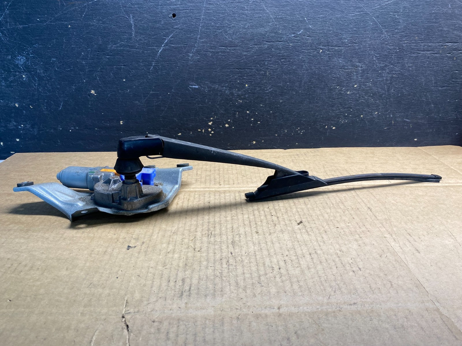 2010 to 2014 Subaru Outback Rear Windshield Wiper Motor AB40133