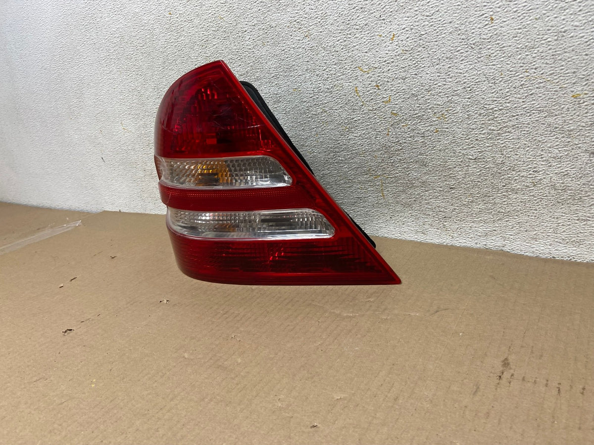 2005-2007 Mercedes-Benz C230 C240 W203 C-Class Left Driver Tail Light AH4359 LK2