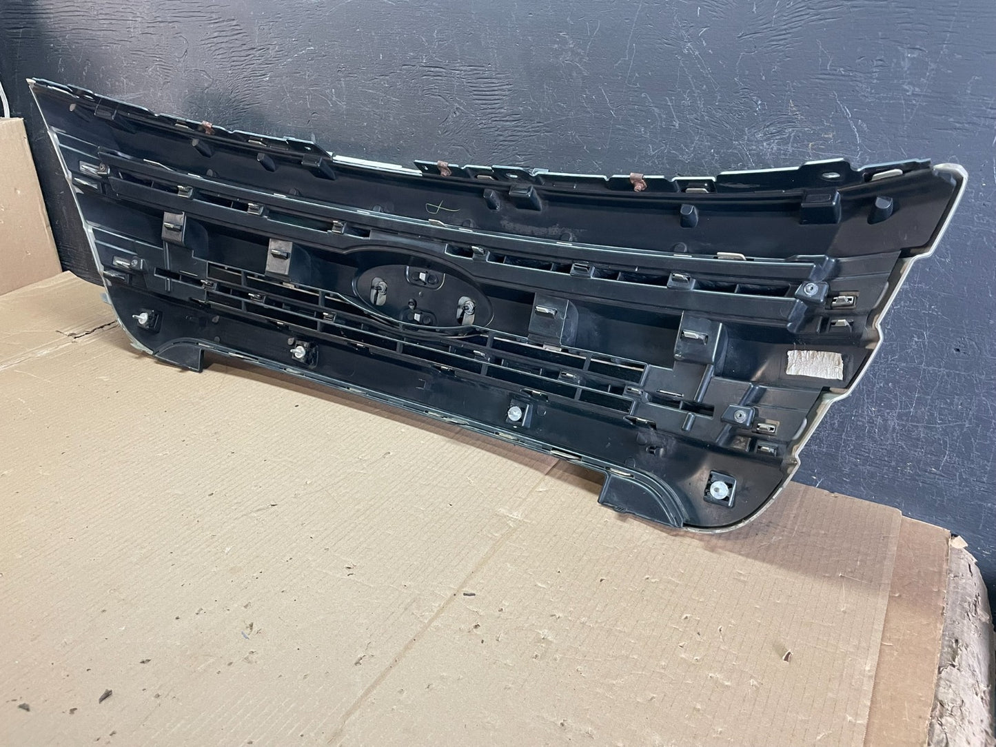 2011 to 2015 Ford Explorer Upper Front Grill Grille AE3610 DG5