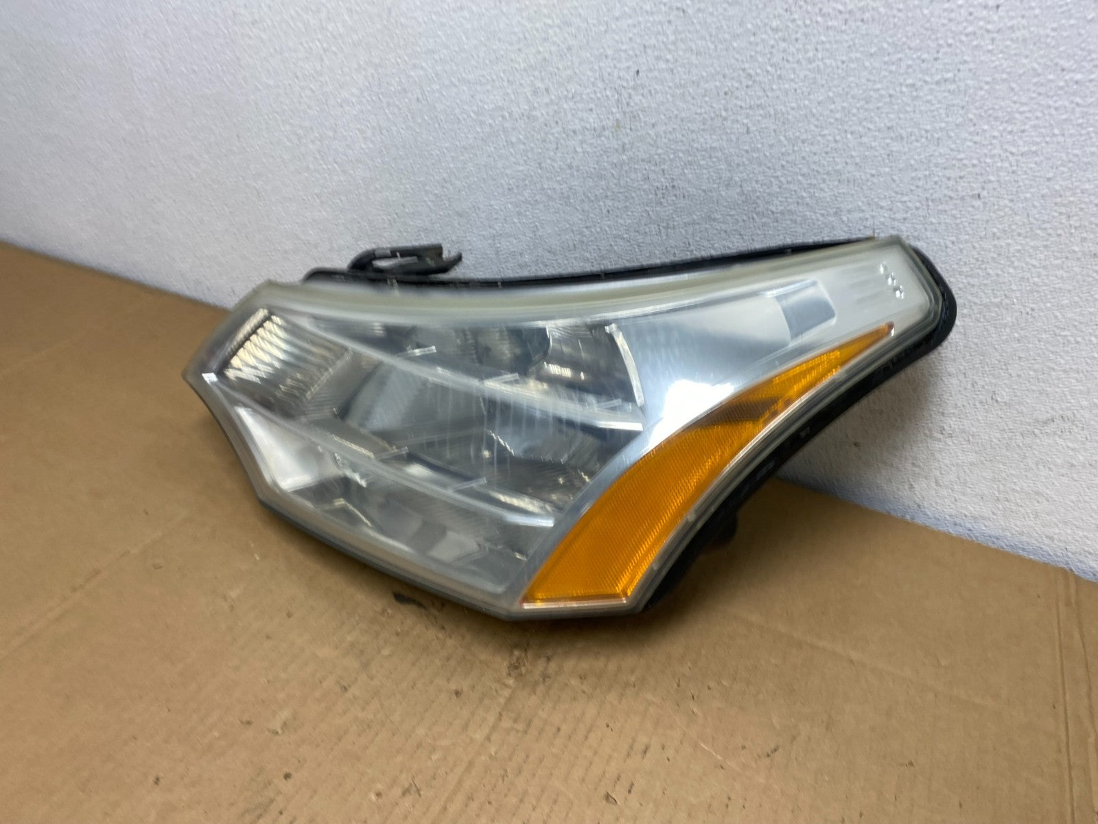 2008 2009 2010 2011 Ford Focus Left Driver Lh Headlight Halogen AD0858 DW1
