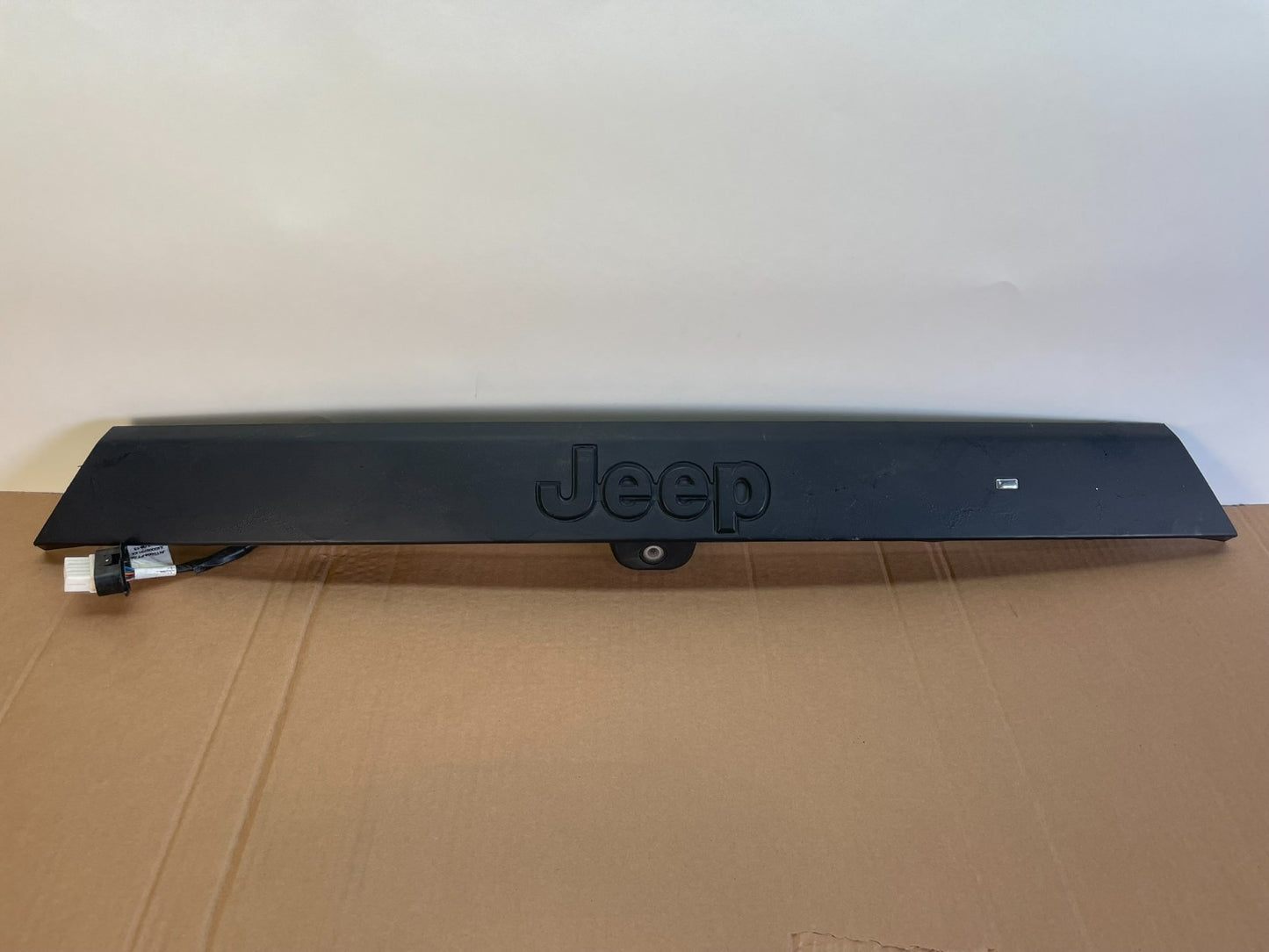 2011-2013 Jeep Grand Cherokee Liftgate Garnish Molding Trim W/O Camera AG7724 DG0