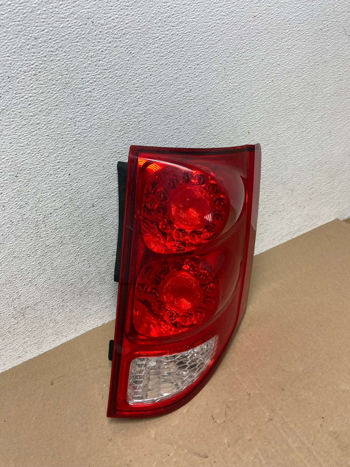 2011 - 2018 Dodge Grand Caravan Right Passenger RH Tail Light Led AE6651 LK2
