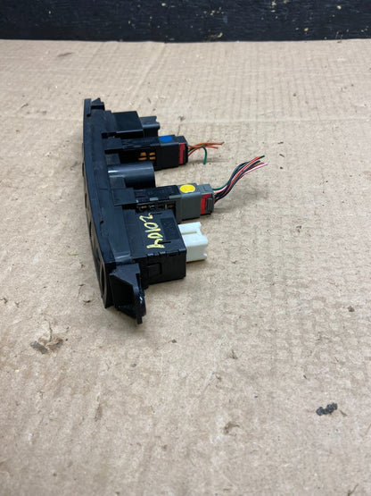 2006 - 2012 Kia Sedona Entourage Front Heated Seat Switch ESC OFF z0104 DG2