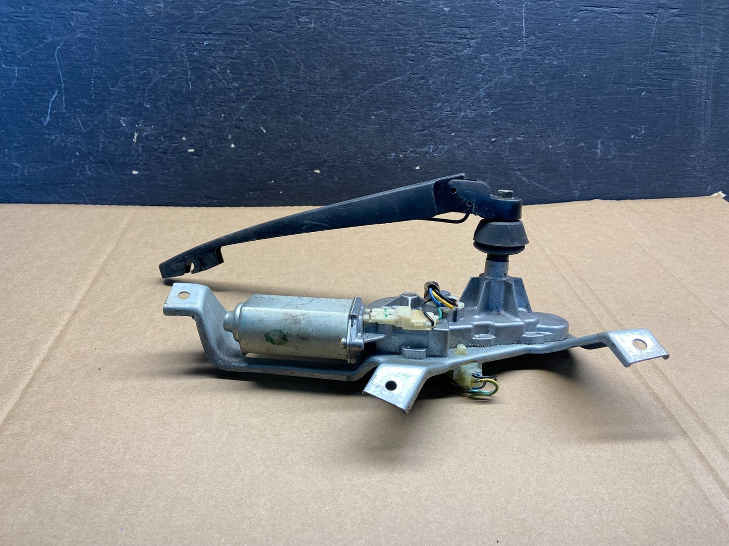 2005 to 2009 Subaru Legacy Outback Rear Windshield Wiper Motor AF93531