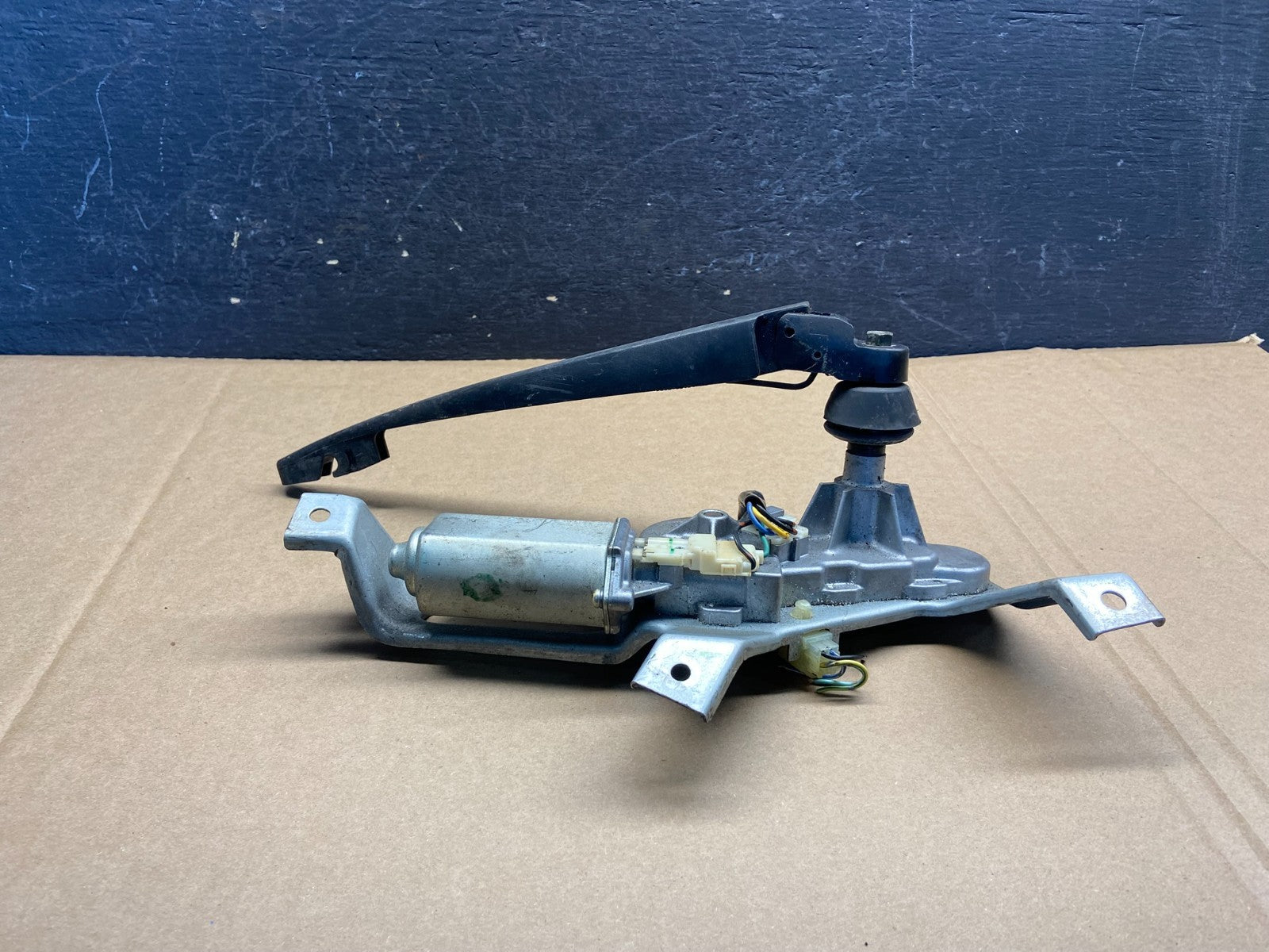 2005 to 2009 Subaru Legacy Outback Rear Windshield Wiper Motor AF93531