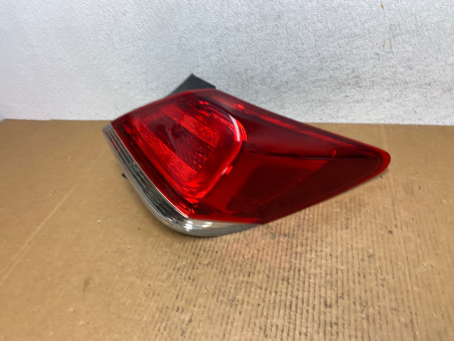 2011-2012 Toyota Avalon Right Passenger RH Side Tail Light AE0405 LK1