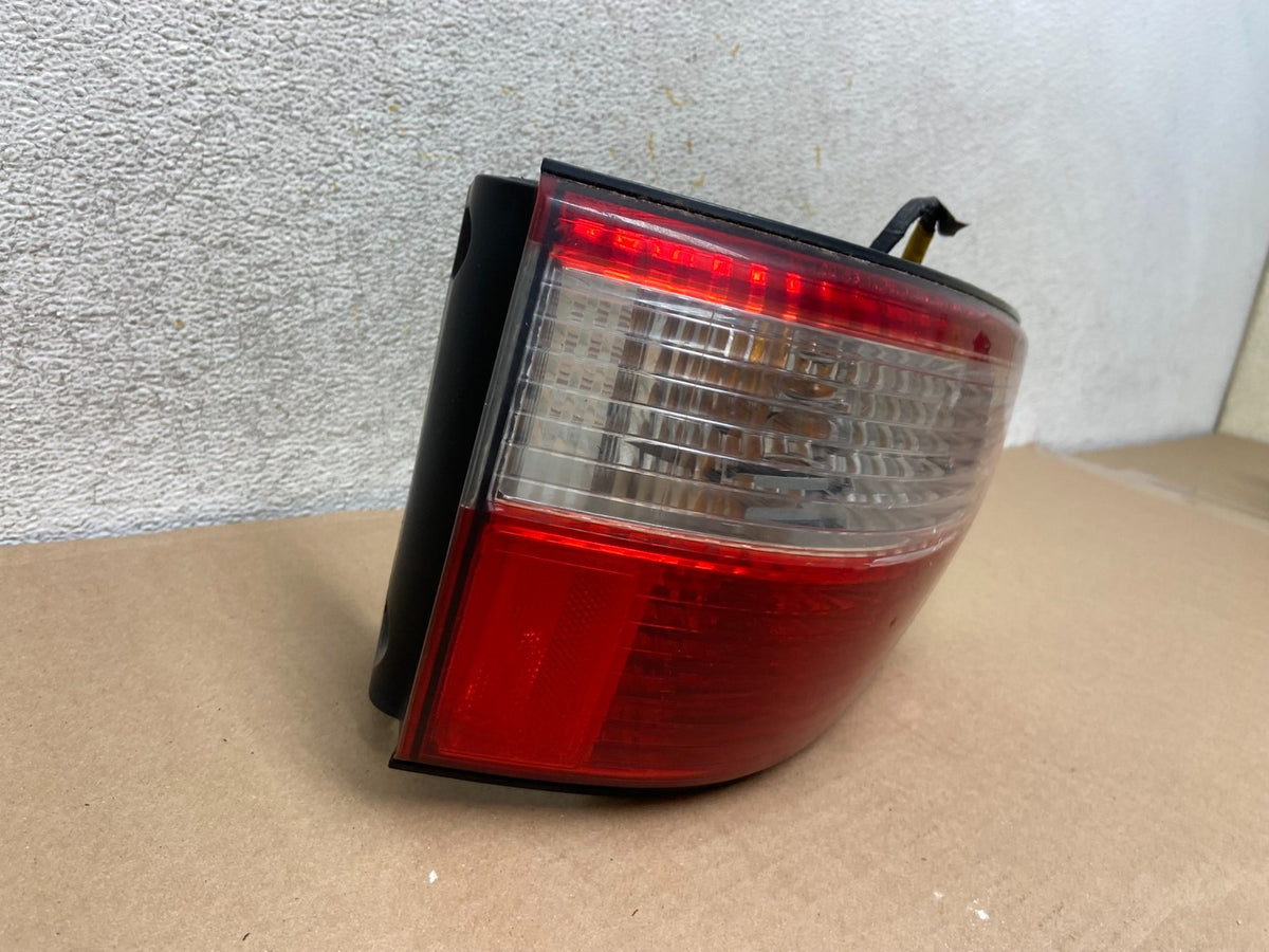 2001 2002 2003 Toyota Sienna Left Driver Lh Side Tail Light AH9296 DW2