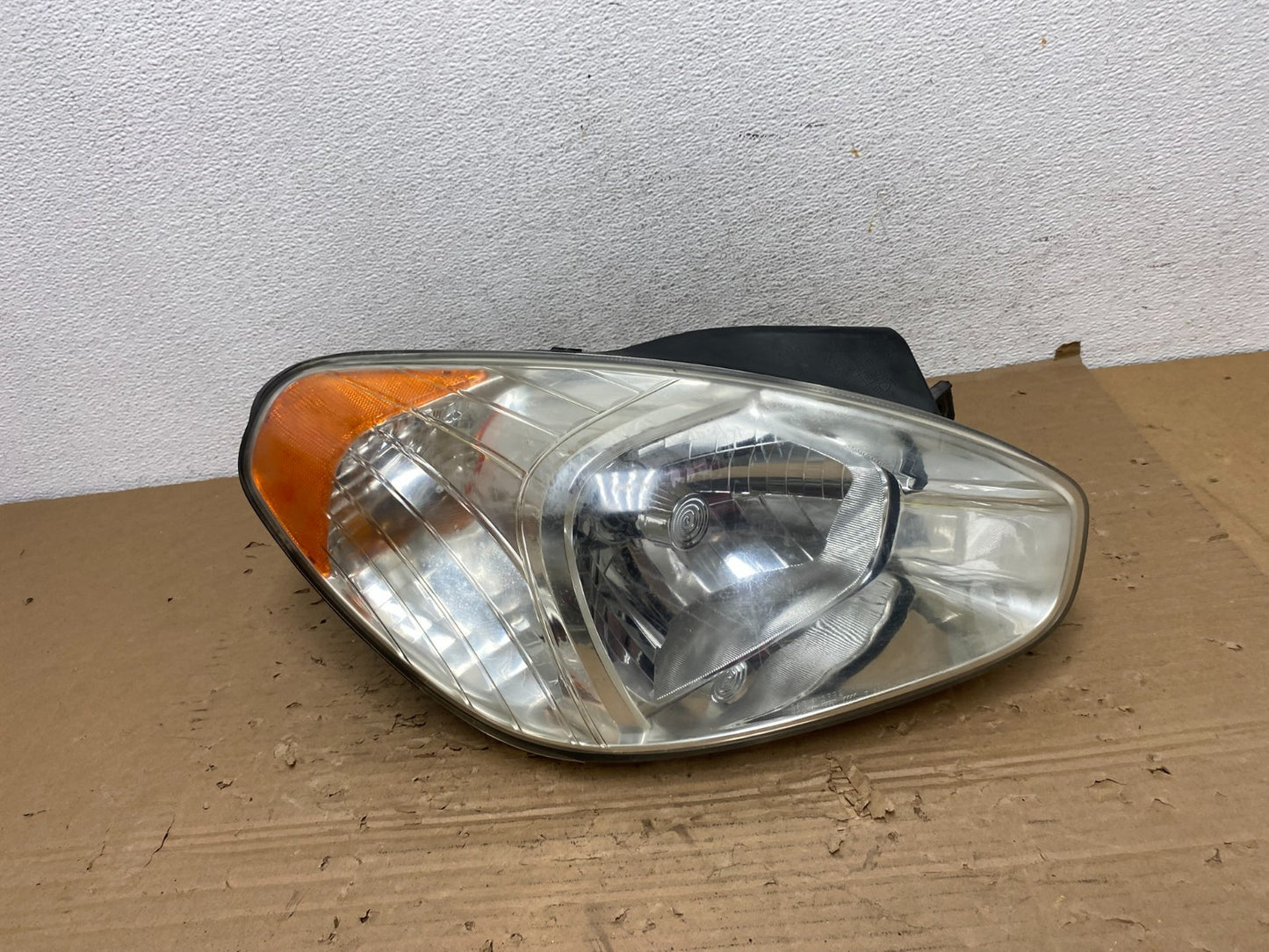 2006 to 2011 Hyundai Accent Sedan Right Passenger Halogen Headlight AD4378 DW0