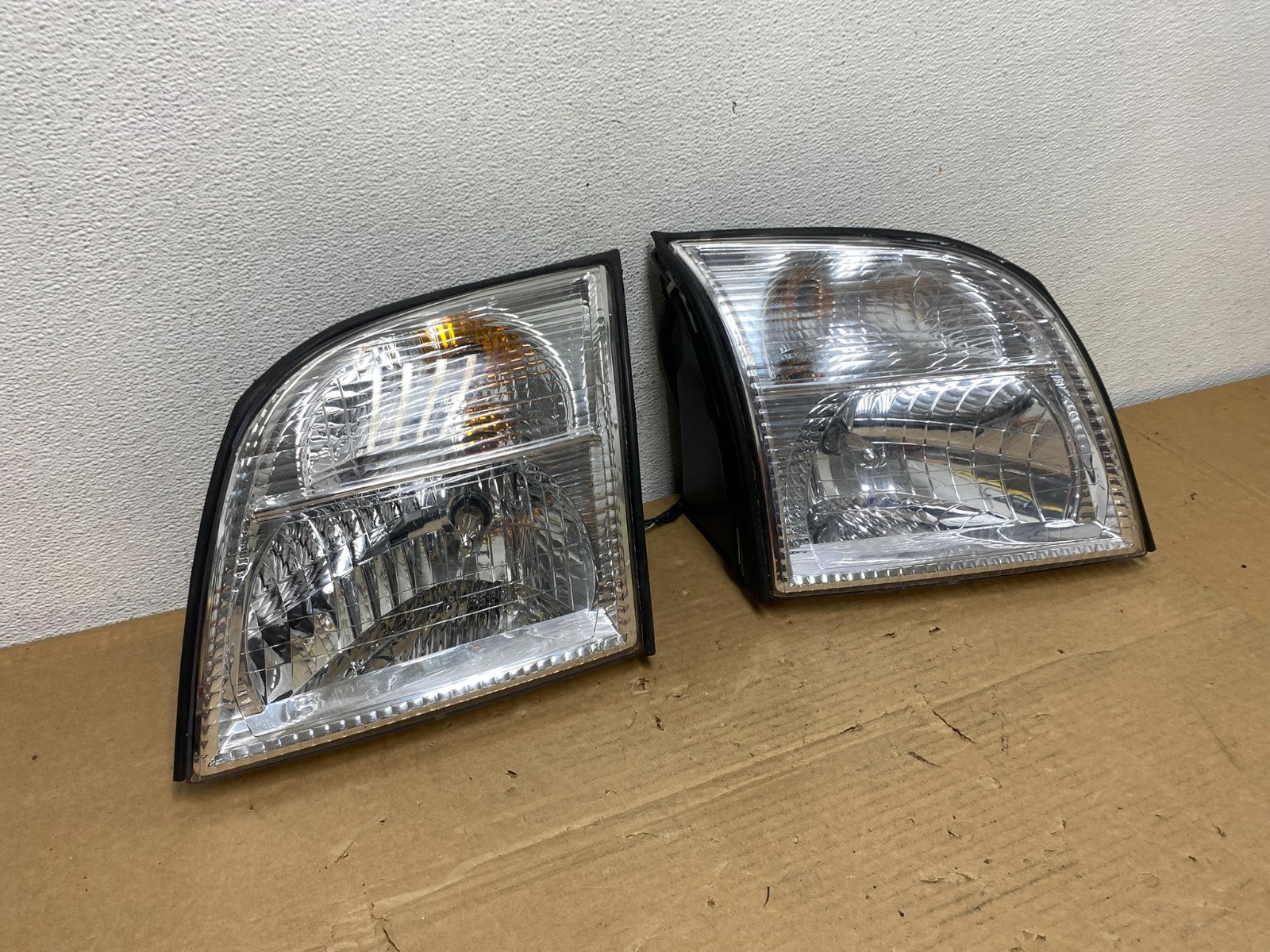 2002-2005 Mercury Mountaineer Left+Right Side Halogen Headlights AD3920 DW2