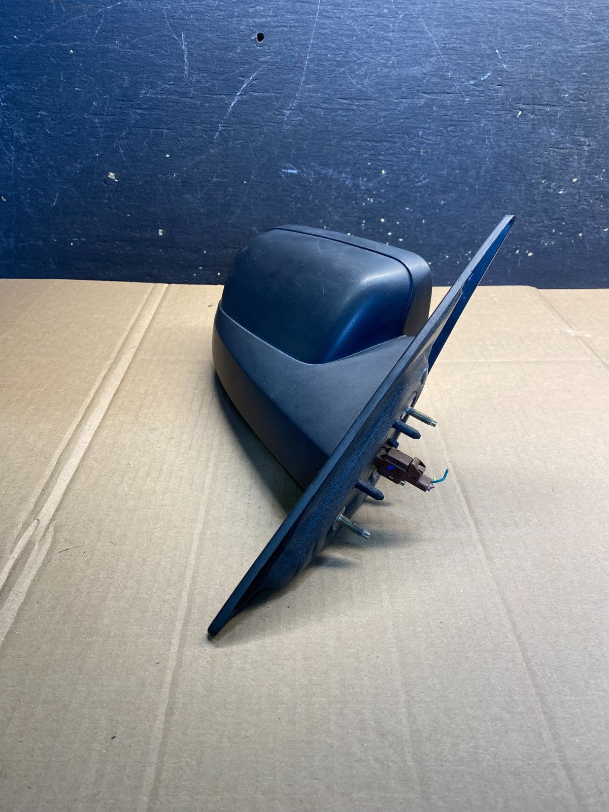 2005 to 2009 Ford Mustang Passenger Right Side View Mirror OEM AB0782 MS2
