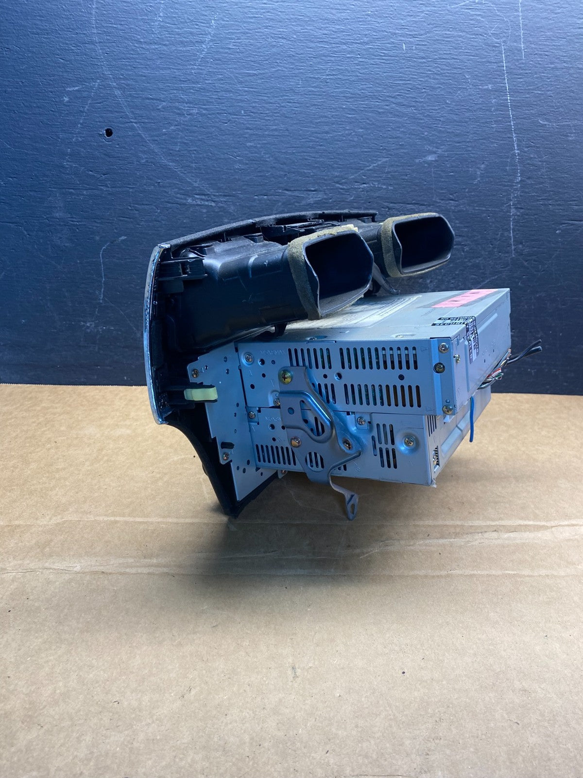 2004 to 2006 Lexus ES330 Es300 Radio Receiver Tape CD Air Vent AD7326 DG2