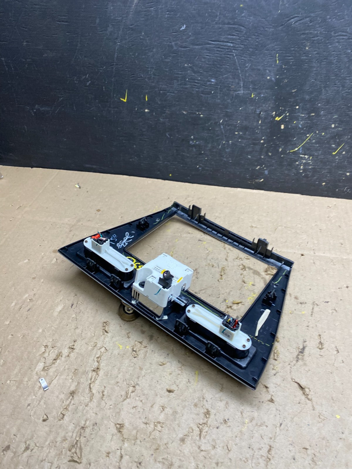 2006 to 2009 Ford Fusion Center Dash Clock Radio Bezel Trim OEM u5330 DG4