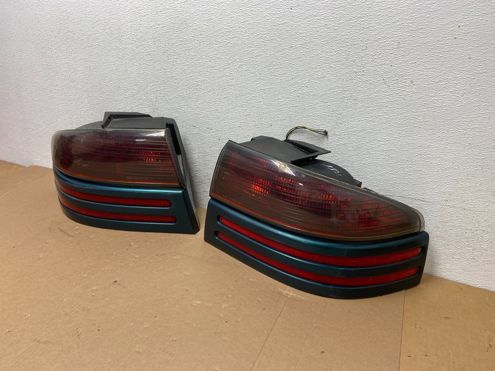 1998 to 2004 Dodge Intrepid Left+Right Set Side Tail Light AD6429 DG1